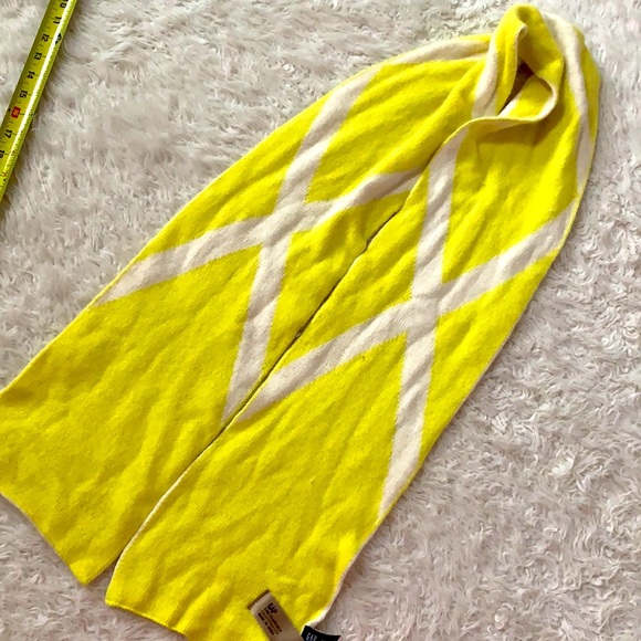 Yellow scarf - Picture 5 of 7